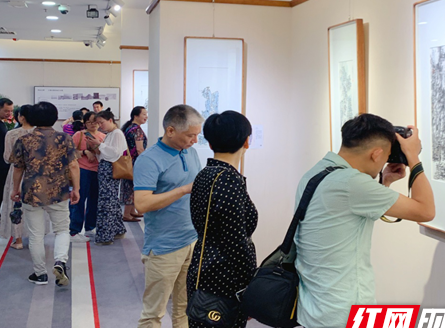湖南中行举办第六届艺术展览暨“我绘丹青”王倩画展