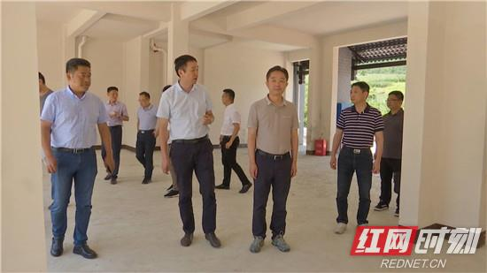 刘卫兵到龙潭坪镇调研脱贫攻坚工作