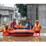 雁峰:洪水中,救援现场就是办公地点
