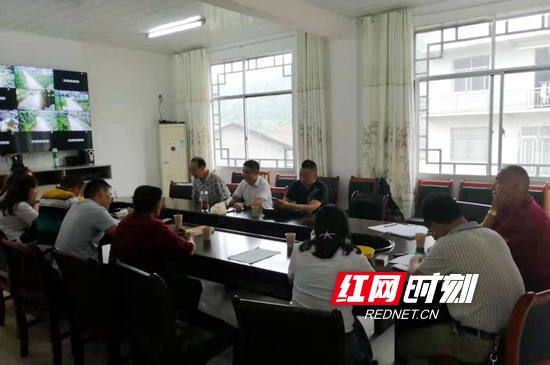 村部座谈会现场.jpg