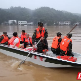 武警湘潭支队渌江河畔连续奋战27小时