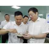 扑下身子，推动主题教育走深走实