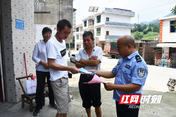 邵阳：“矮哥“辅警本领高
