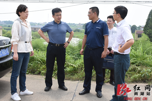 白云峰周艳希督导防汛抗灾工作