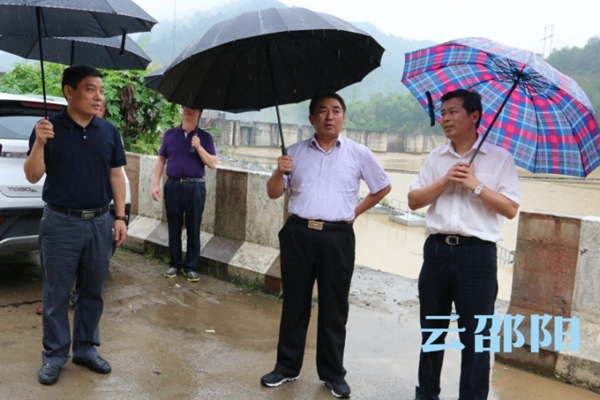 曹普华绥宁巡河:严格落实河长责任 确保巫水河畅水清