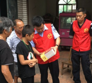 资阳区公安分局积极开展志愿服务下基层活动