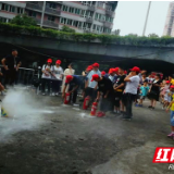 消除暑期安全隐患 社区“小小消防员”在行动