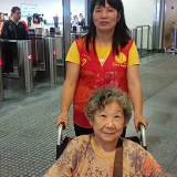 “小红帽”“红马甲”现身火车南站 为暑运“添把力”