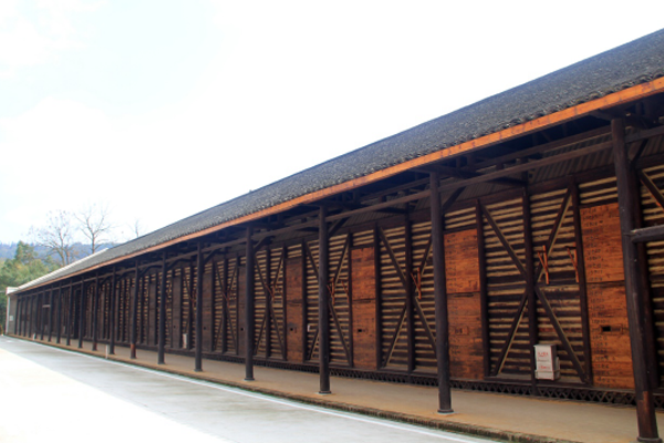 参观百年木仓，它修建于1902年的晋商茶行时期，距今已有117年历史。百年木仓，顾名思义，百年纯木质茶叶仓库（资料图）。