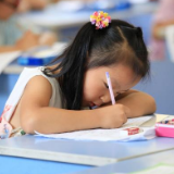 光明日报刊文：如何减轻中小学生考试和课业负担