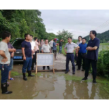 何冲龙到上岭桥镇检查指导抗灾救灾工作