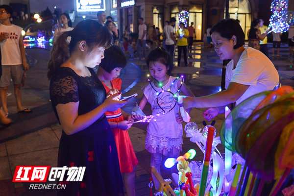 五颜六色的气球是孩子们的最爱。