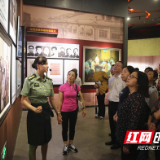 送红色礼包 育廉洁基因