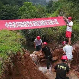 武冈辕门口:爱心援建显本色 抗洪救灾保平安