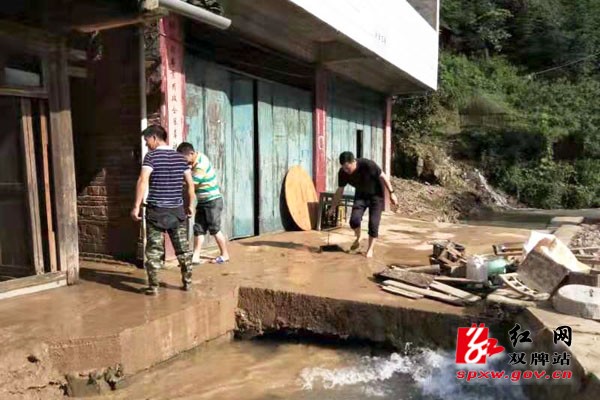 后盾单位竞相助力 扶贫工作队支援灾后重建