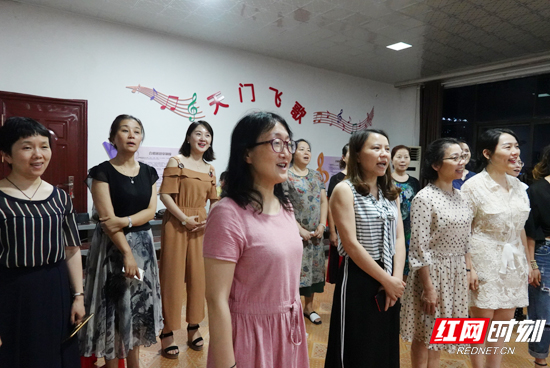 张家界市天门飞歌合唱团积极准备2019年黄龙音乐季·峰林音乐盛典演出节目