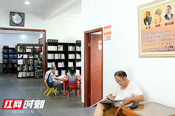 【视频】书香与花香交融  探寻湘潭公园公益书吧的“绿色福利”