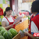 “红色小马甲”践行环保大公益 “圾”速助力环境减负