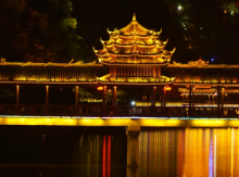 通道：惬意盛夏醉游人