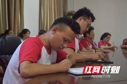 500力克老师在认真做笔记.jpg