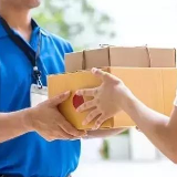 长沙为快递企业快递小哥送上专属“礼包”