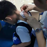 心疼！92名儿童被“三伏贴”灼伤皮肤红肿，项目已暂停！