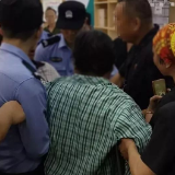 批捕！艾滋病患者暴力抗法咬伤法官！被咬者会被传染吗？