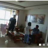 南京一父亲陪娃写作业被气到大吼，声音太大吓得邻居报警求助