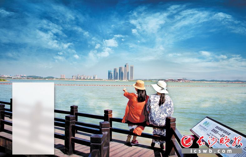 湖滋养着人,人守护了湖。松雅湖畔,人和湖的故事如此动人。 长沙晚报通讯员 谢灵芝 摄