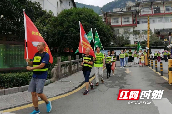 穿山甲户外俱乐部义务巡逻途中.jpg