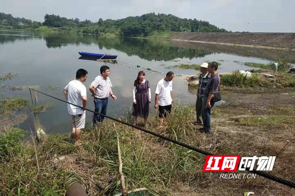 拆除违法养鱼建筑物 大祥水政在行动