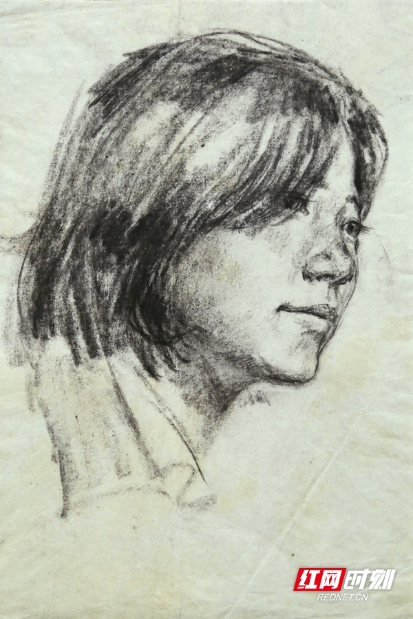 喻红，头像，30cm×27cm，纸本炭笔，1982.marked.jpg