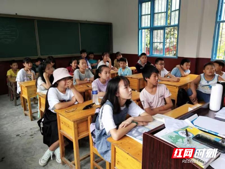 长沙理工大学推普攻坚支教团走进慈利县明珠村