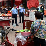 长沙县：有效整治“最后一公里”上的占道经营现象