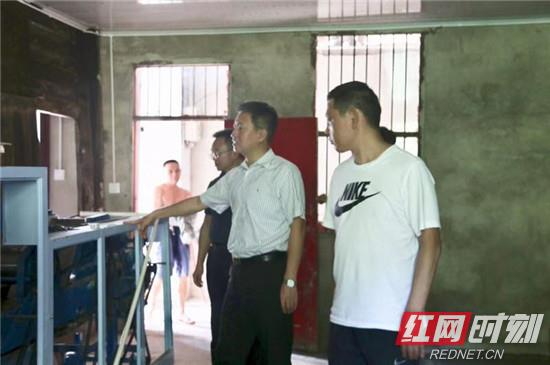 曾超群调研桑植县潮水河村脱贫攻坚工作