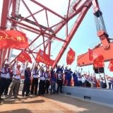 有一个刚竣工的工程让外国人说：中国人的字典里没有“不可能”