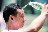 多地高温直冲40℃ 中东部在 “桑拿天”中迎大暑