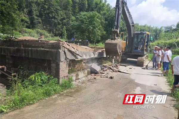 隆回县严厉整治非法采砂