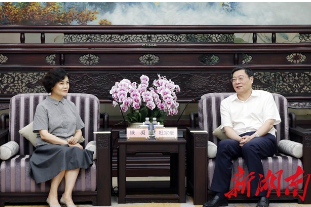 杜家毫与中国文联主席中国作协主席铁凝座谈