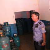 怪味刺鼻存隐患 警民携手护蓝天