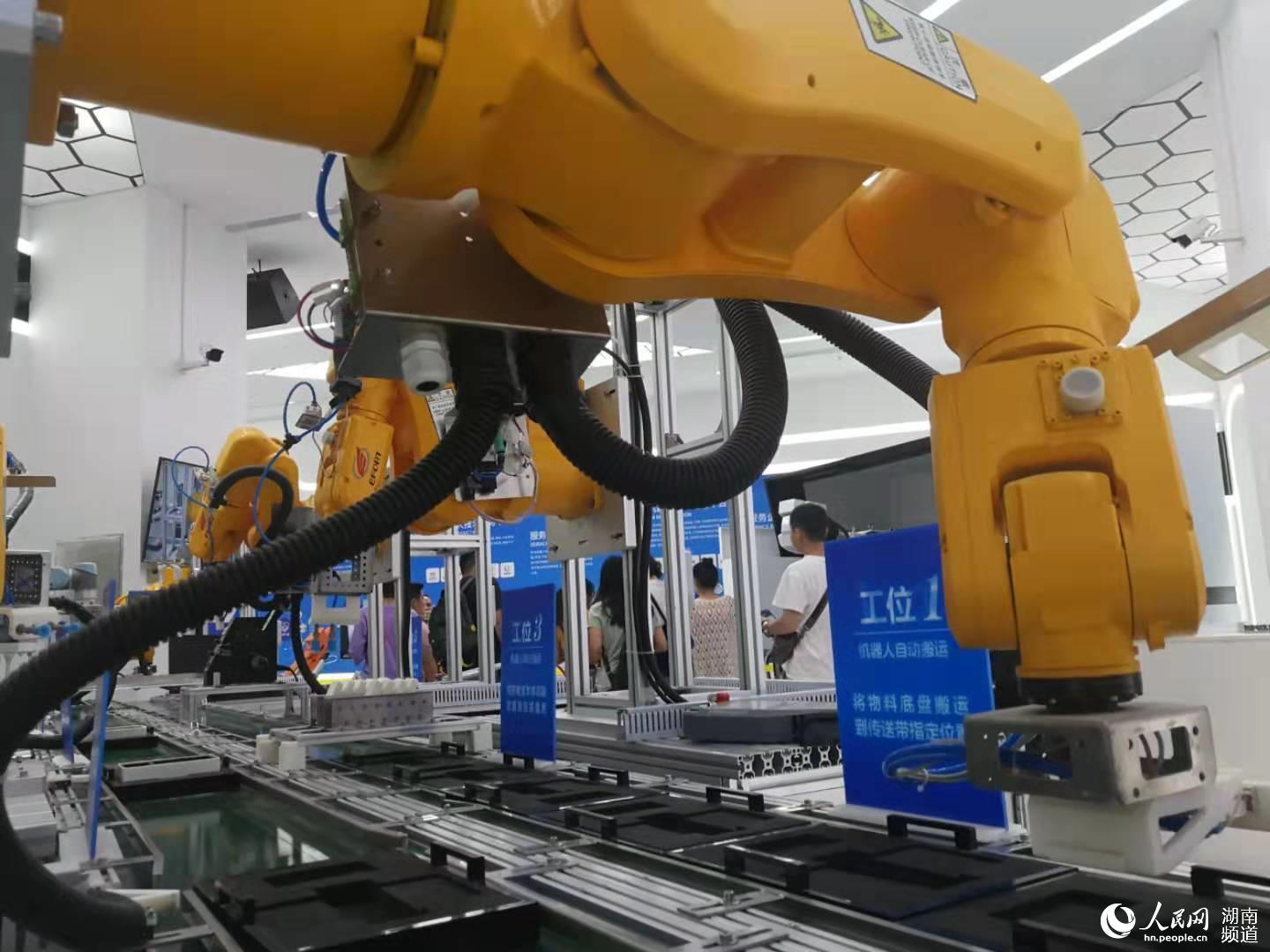 湖南邵东智能制造技术研究院自动搬运机器人