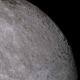 月球表面水冰可能远超预期：阴影区域的陨石坑或是储冰窖