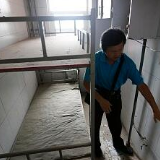 违规群租屡禁不止 外来工租房痛点待解