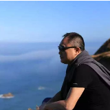 把满世界装进脑子，你就是满世界——评龚曙光散文新著