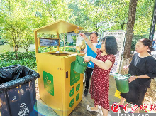 长沙市雨花区省人大机关小区推行垃圾定时定点投放