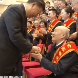 【独家视频】习近平点赞老英雄：你是全党全国人民的楷模