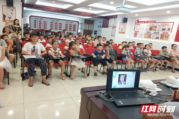 讲座现场.jpg 讲座现场.jpg