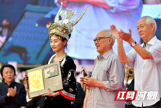 吕其明、杜鸣心两位老艺术家荣获“黄龙音乐终身成就奖”