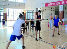 桃源县第二届体育运动会举行单手顶力比赛