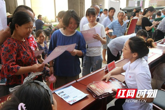 桃江易地搬迁贫困户专场招聘会在桃江经开区举行